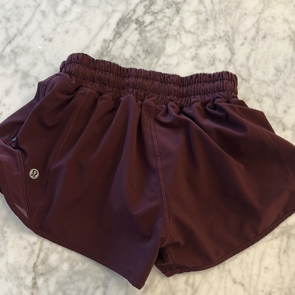 Lululemon Burgundy Hotty Hot 2.5 Athletic Shorts Lightweight - Picture 2 of 3